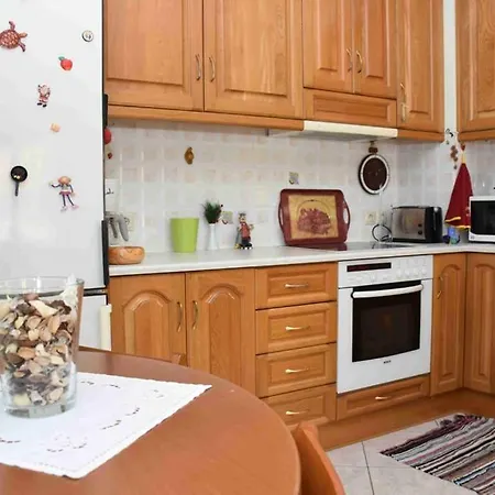 Daire Yianiskari House
